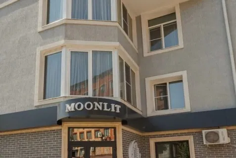 Отель «MoonLit»