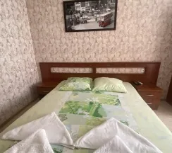 Трехместный номер с двуспальной и односпальной кроватями